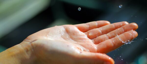 Детская рука. Архивное фото - Sputnik Беларусь