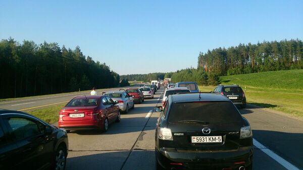 Вечер пятницы, выезд из Минска в сторону Витебска - Sputnik Беларусь