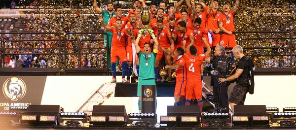 Сборная Чили - победитель футбольного Кубка Америки Сборная Чили - победитель футбольного Кубка Америки - Sputnik Беларусь