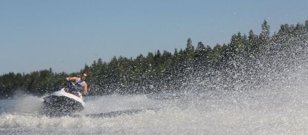 Катание на гидроцикле. Архивное фото - Sputnik Беларусь