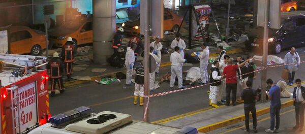 Судмедэксперты работают в крупнейшем аэропорту Турции после взрывов - Sputnik Беларусь