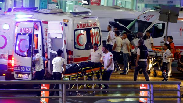Кареты скорой помощи после теракта в турецком аэропорту - Sputnik Беларусь