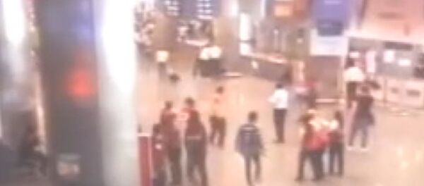 СПУТНИК_Взрывы в аэропорту Стамбула. Съемка камер слежения - Sputnik Беларусь