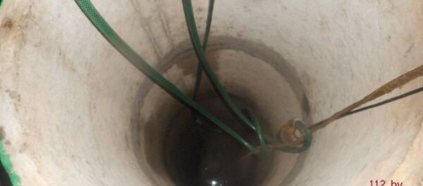 Колодец, в который спустился мужчина - Sputnik Беларусь