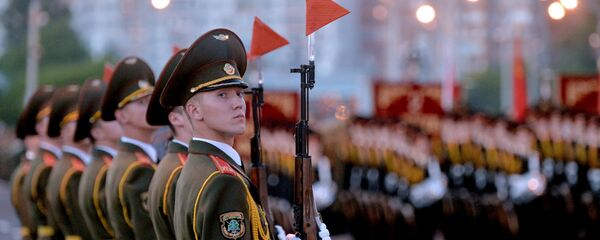 Военнослужащие роты почетного караула на тренировке парада 3 июля - Sputnik Беларусь