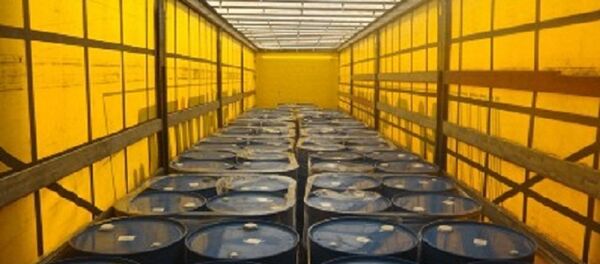 Бочки, в которых перевозились химикаты - Sputnik Беларусь