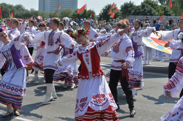 Молодежно-театрализованное шествие в Минске - Sputnik Беларусь