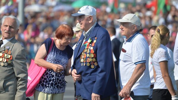 Ветераны на параде 3 июля в Минске - Sputnik Беларусь