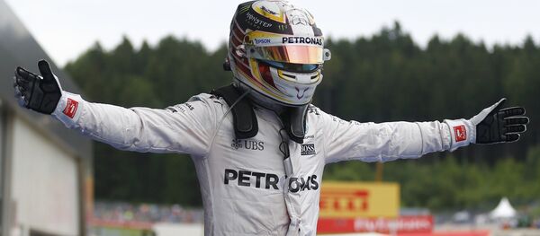 Победитель Гран-при Австрии, британец Льюис Хэмилтон - Sputnik Беларусь
