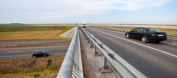 Автомагистраль полностью соответствует международным стандартам как по качеству дорожного покрытия, так и безопасности движения - Sputnik Беларусь