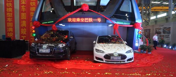 СПУТНИК_Транспорт будущего, или Как выглядит надземный автобус в Китае - Sputnik Беларусь