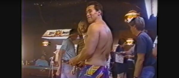 Видеофакт: на съемках второго Терминатора Шварценеггер не был голым - Sputnik Беларусь