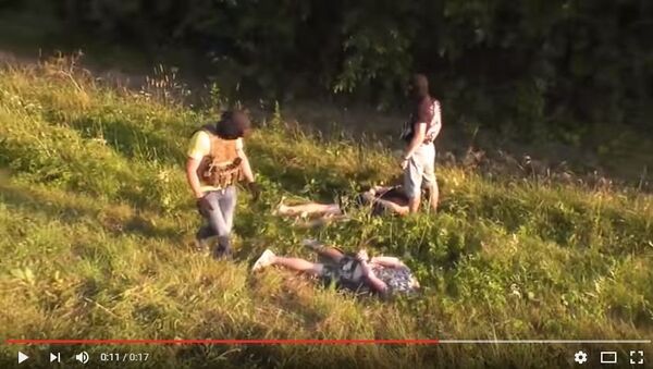 Кадр из видео задержания сотрудниками ГУБОПиК участников договорного футбольного матча - Sputnik Беларусь