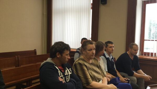 Мать и родственники убитого Пищевского в суде перед началом процесса - Sputnik Беларусь