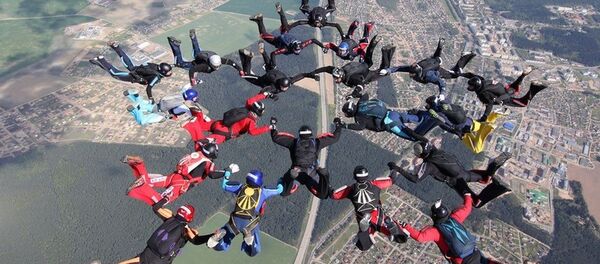 Массовый прыжок с парашютами - Sputnik Беларусь