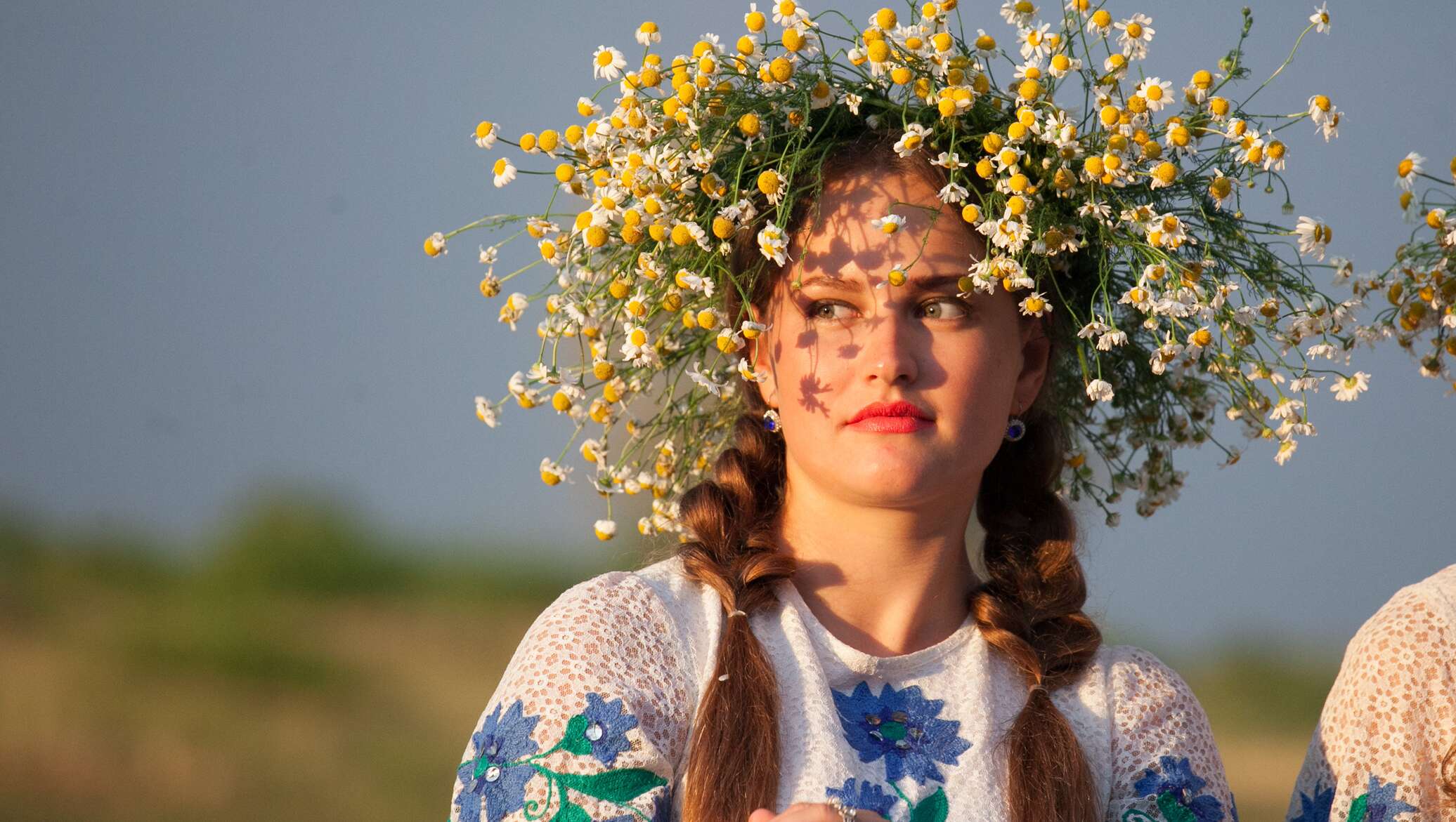 Женщина на белорусском языке. Белорусы женщины. Белорусская девушка в национальном костюме. Вянок у женщин Белорусс. Портрет белорусской девушки.