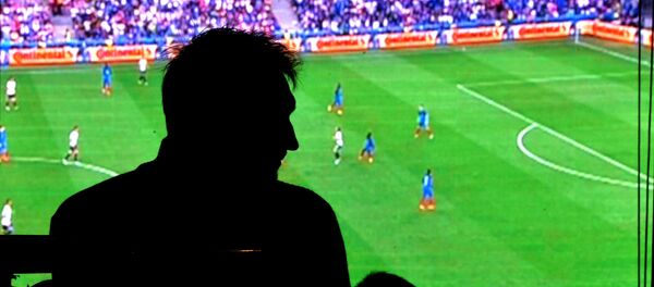 Болельщики смотрят мачт ЧЕ Франция-Германия - Sputnik Беларусь