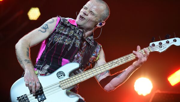 Майкл Питер Бэлзари (Фли) - бас-гитарист и сооснователь группы Red Hot Chili Peppers - Sputnik Беларусь