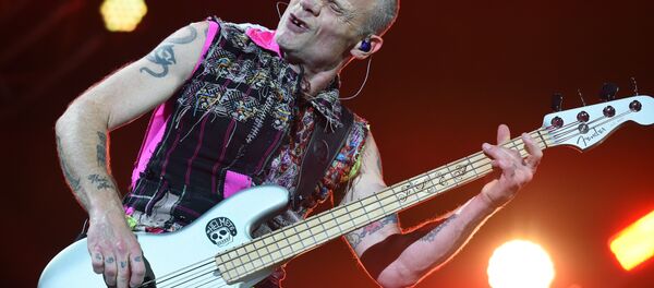Майкл Питер Бэлзари (Фли) - бас-гитарист и сооснователь группы Red Hot Chili Peppers - Sputnik Беларусь