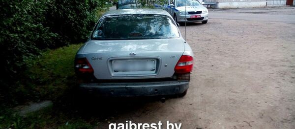 Автомобиль Kia, из которого выпал пассажир - Sputnik Беларусь