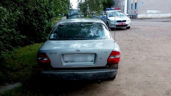Автомобиль Kia, из которого выпал пассажир - Sputnik Беларусь