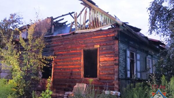 Сгоревший дом в Минске - Sputnik Беларусь