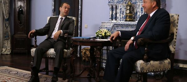 Председатель правительства РФ Дмирий Медведев (слева) и премьер-министр Беларуси Андрей Кобяков - Sputnik Беларусь
