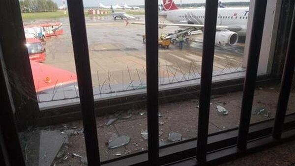 Выбитые окна в аэропорту Минск - Sputnik Беларусь