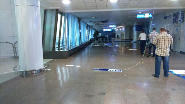 Выбитые стекла в аэропорту - Sputnik Беларусь