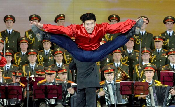 Ансамбль песни и пляски Российской Армии имени Александрова выступает на концерте посвященном Дню Союзного государства на  XXV Международном фестивале искусств Славянский базар в Витебске - Sputnik Беларусь