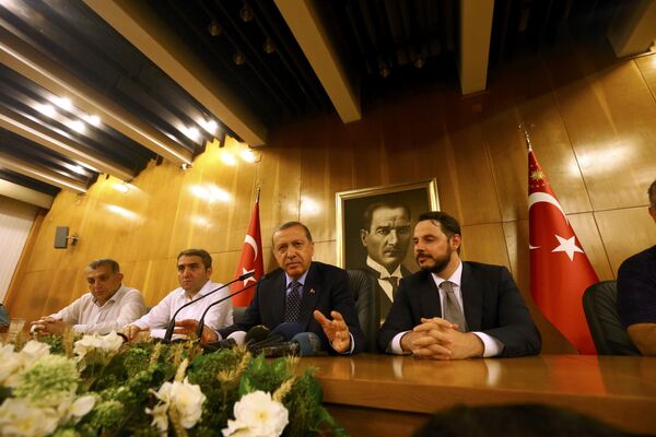 Президент Турции Эрдоган обратился к народу во время попытки государственного переворота в Стамбуле - Sputnik Беларусь