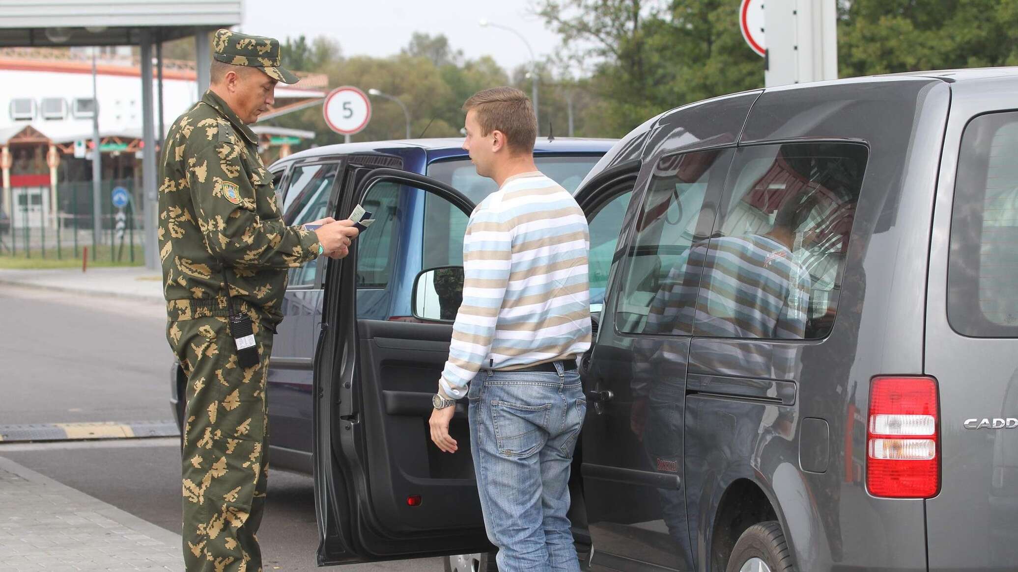 Литва пропускает авто