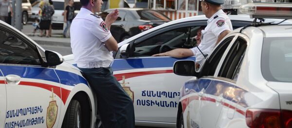 Сотрудники правоохранительных органов в Ереване. Архивное фото Сотрудники правоохранительных органов в Ереване. Архивное фото - Sputnik Беларусь