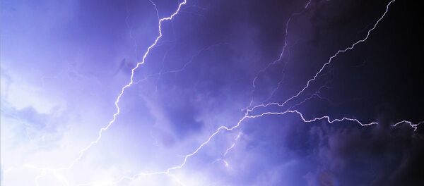 Молния на небе. Архивное фото - Sputnik Беларусь