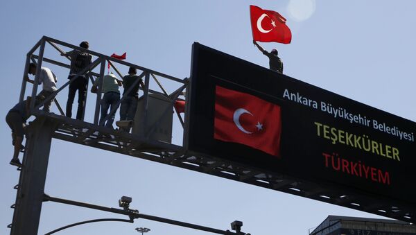 Darbe girişiminin engellenmesinin ardından Ankara Büyükşehir Belediyesi tabelalara 'Teşekkürler Türkiyem' yazıldı. - Sputnik Беларусь