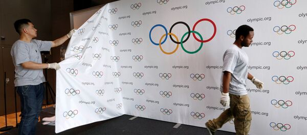Демонтах растяжек с олимпийской символикой - Sputnik Беларусь