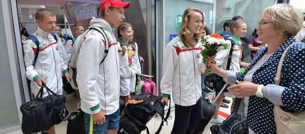 Встреча школьников в аэропорту Встреча школьников в аэропорту - Sputnik Беларусь