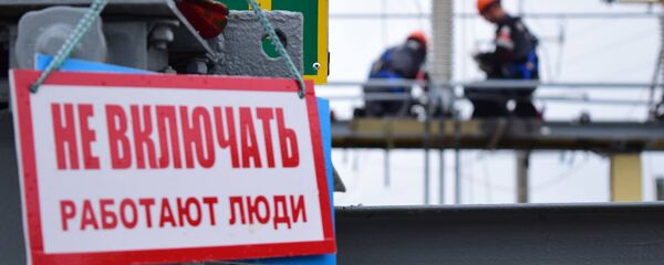 Работа энергетиков на электросетях Работа энергетиков на электросетях - Sputnik Беларусь