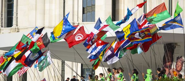 Участники дня католической молодежи с флагами, архивное фото - Sputnik Беларусь