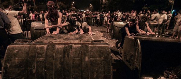 Ситуация близ захваченного в Ереване здания полка полиции - Sputnik Беларусь
