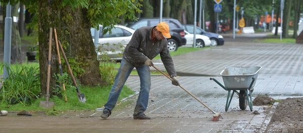 Перед визитом Эрдогана в Минск на площадке возле соборной мечети срочно укладывают плитку Перед визитом Эрдогана в Минск на площадке возле соборной мечети срочно укладывают плитку - Sputnik Беларусь