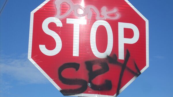 Знак Stop с приписанным словом sex - Sputnik Беларусь