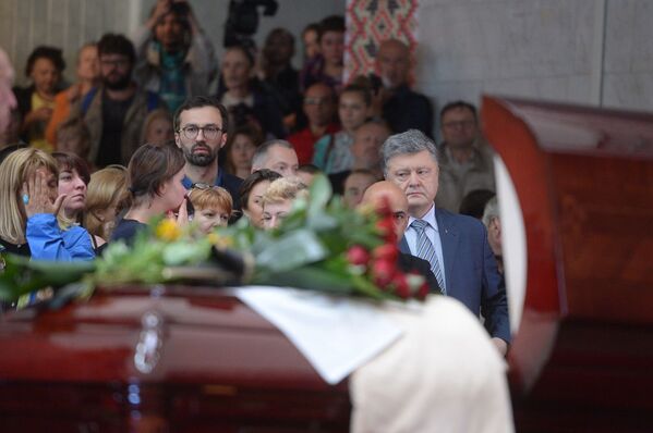 Президент Украины Петр Порошенко на церемонии прощания с Павлом Шереметом - Sputnik Беларусь