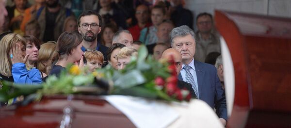 Президент Украины Петр Порошенко на церемонии прощания с Павлом Шереметом - Sputnik Беларусь