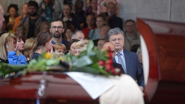 Президент Украины Петр Порошенко на церемонии прощания с Павлом Шереметом - Sputnik Беларусь
