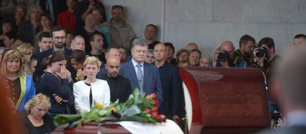 Президент Украины Петр Порошенко на церемонии прощания с Павлом Шереметом - Sputnik Беларусь