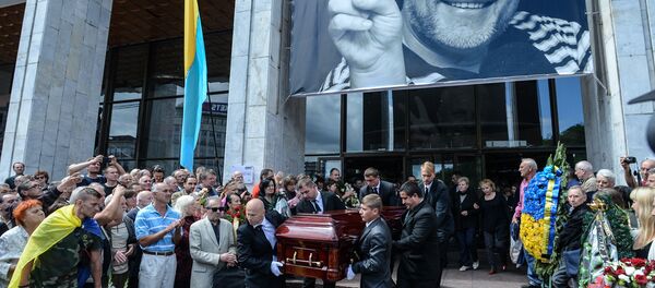 Церемония прощания с Павлом Шереметом в Киеве, вынос гроба - Sputnik Беларусь