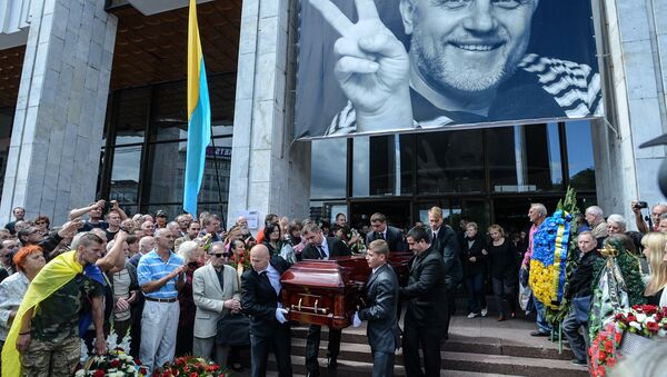 Церемония прощания с Павлом Шереметом в Киеве, вынос гроба - Sputnik Беларусь