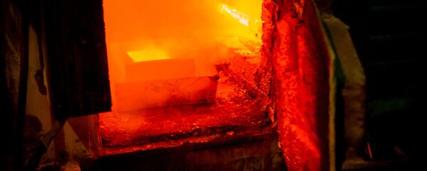 Дверь плавильной печи, архивное фото - Sputnik Беларусь