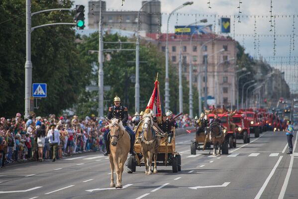Парад в День пожарной службы - Sputnik Беларусь